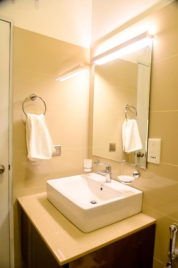 Ocean Breeze - Udaya Luxury Apartments Негомбо Екстериор снимка