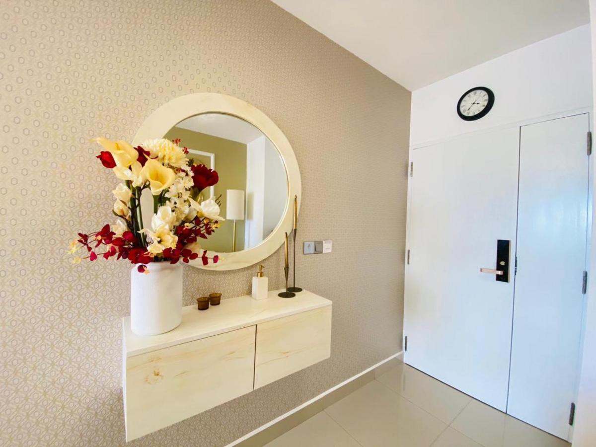 Ocean Breeze - Udaya Luxury Apartments Негомбо Екстериор снимка