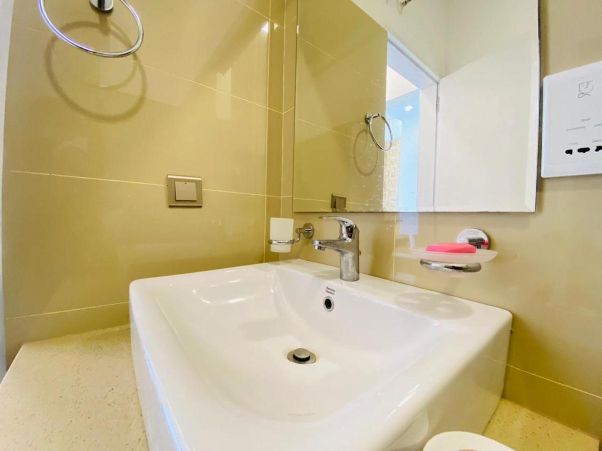 Ocean Breeze - Udaya Luxury Apartments Негомбо Екстериор снимка