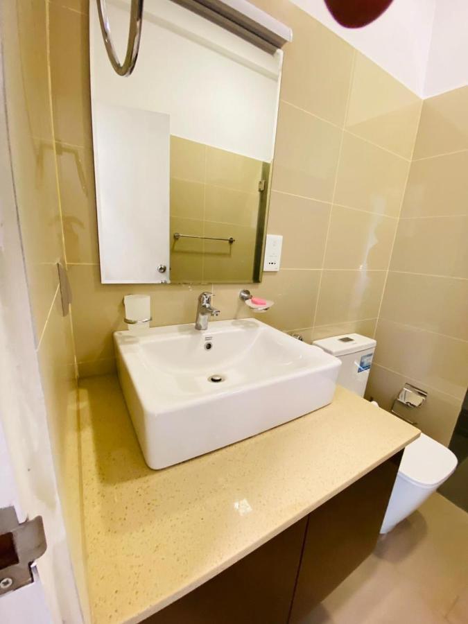 Ocean Breeze - Udaya Luxury Apartments Негомбо Екстериор снимка