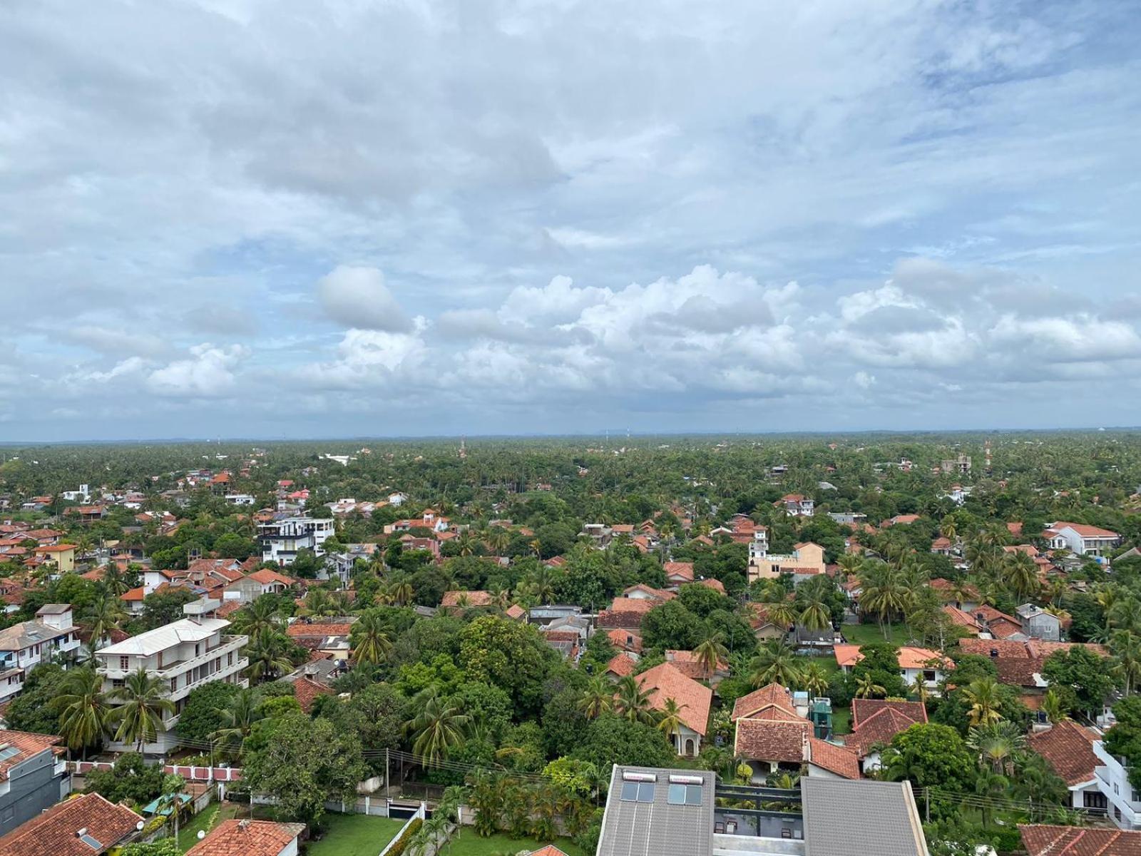 Ocean Breeze - Udaya Luxury Apartments Негомбо Екстериор снимка