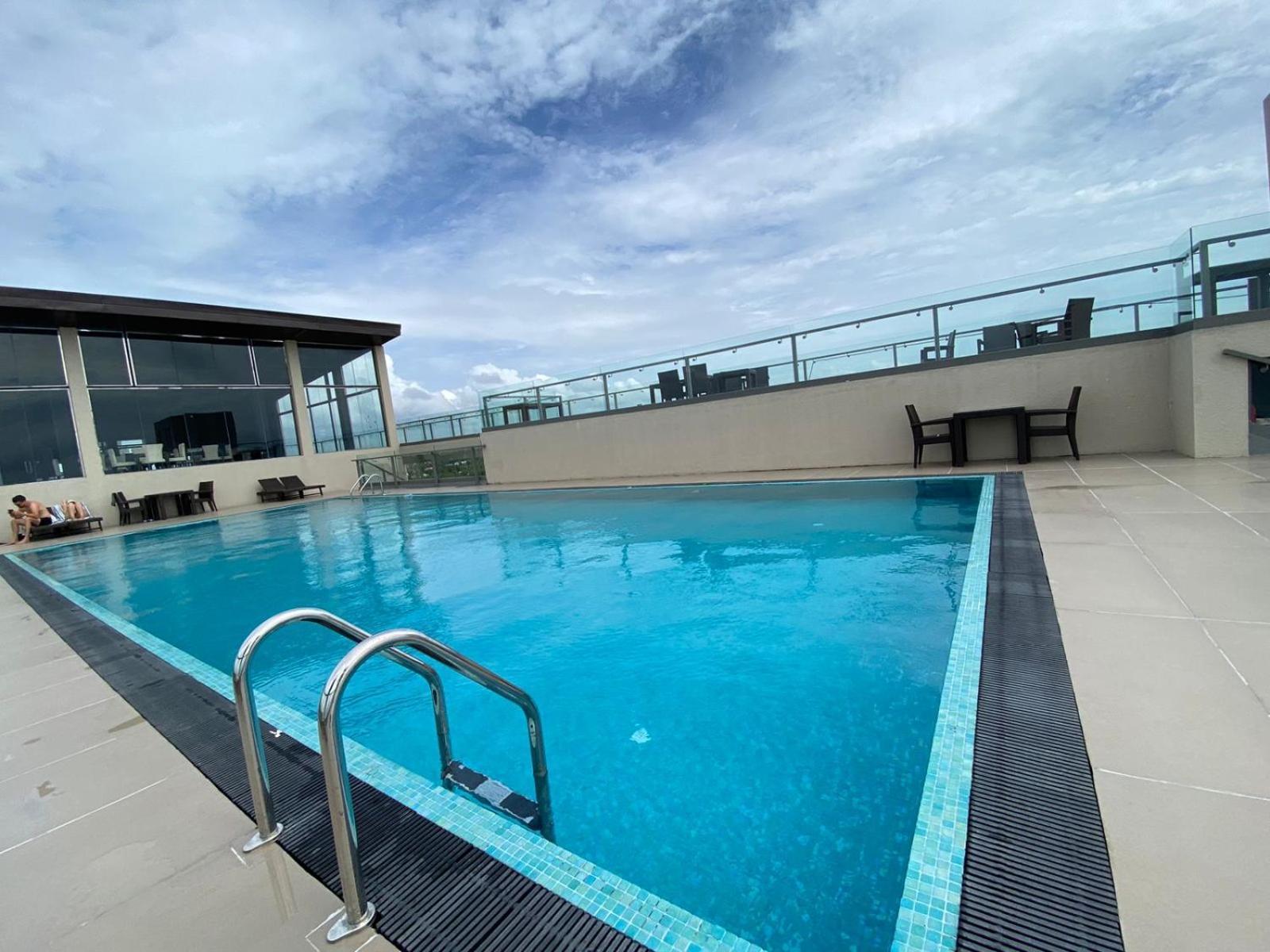 Ocean Breeze - Udaya Luxury Apartments Негомбо Екстериор снимка