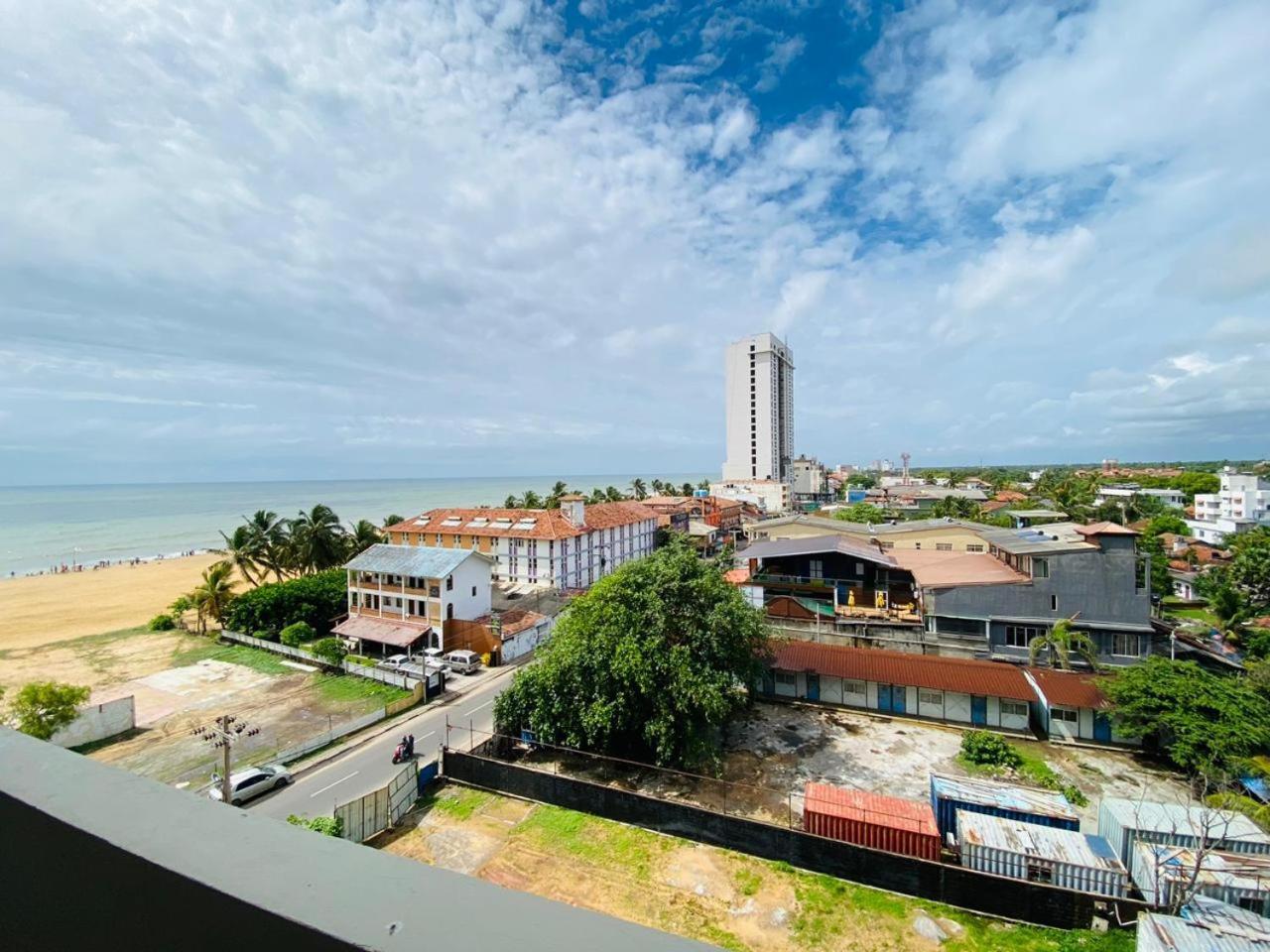Ocean Breeze - Udaya Luxury Apartments Негомбо Екстериор снимка