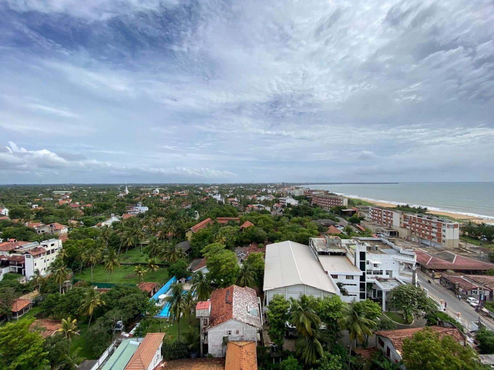 Ocean Breeze - Udaya Luxury Apartments Негомбо Екстериор снимка